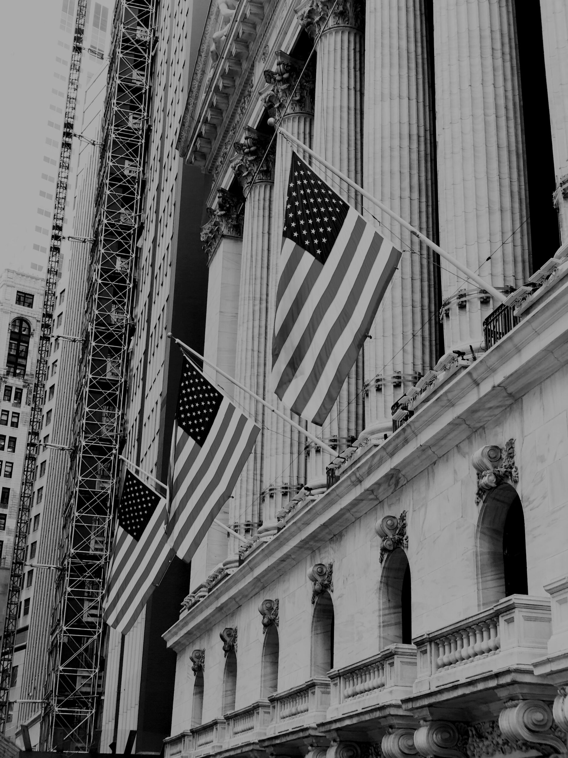 Black and white photo of the New York Stock Exchange building